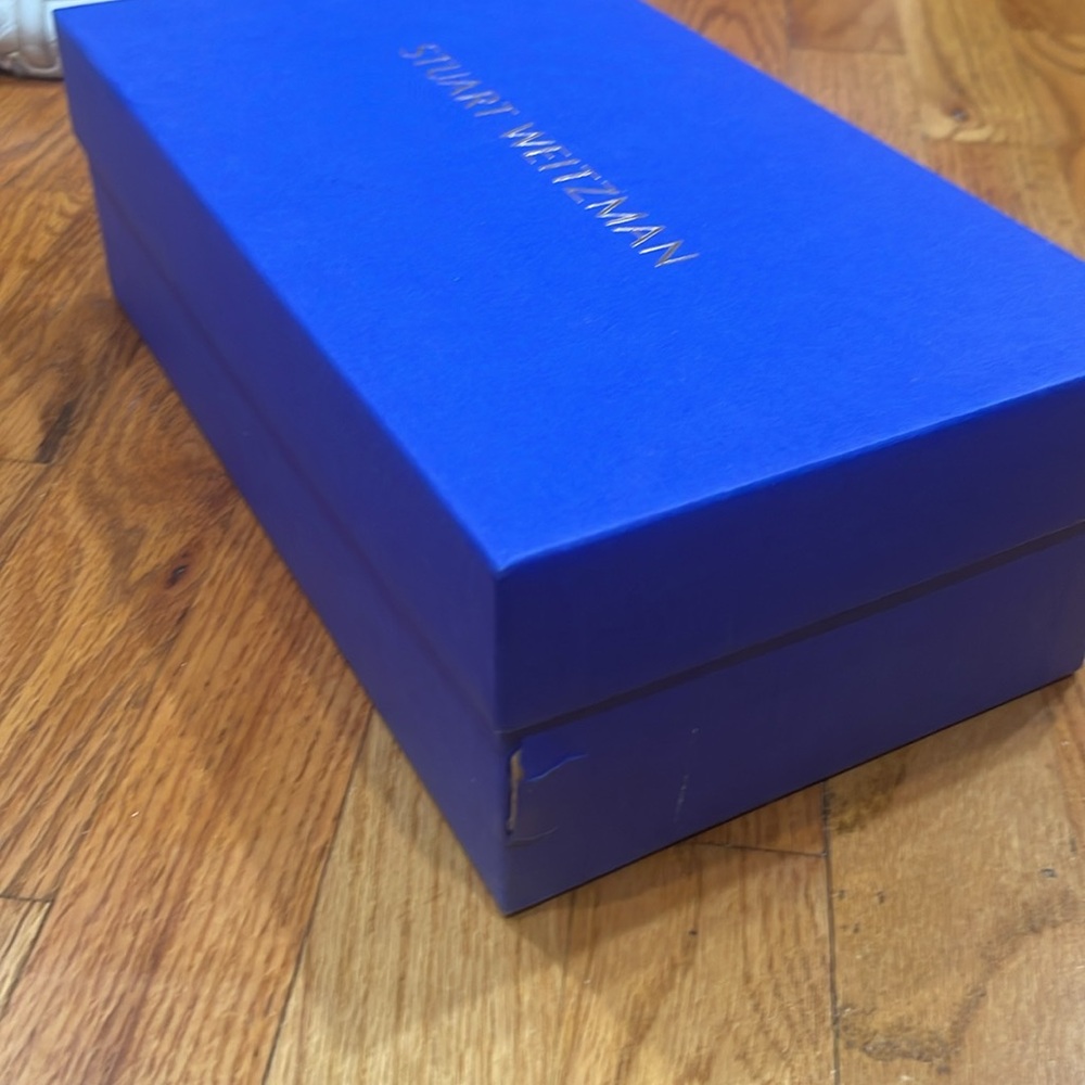 Stuart Weitzman - Picture 6 of 6